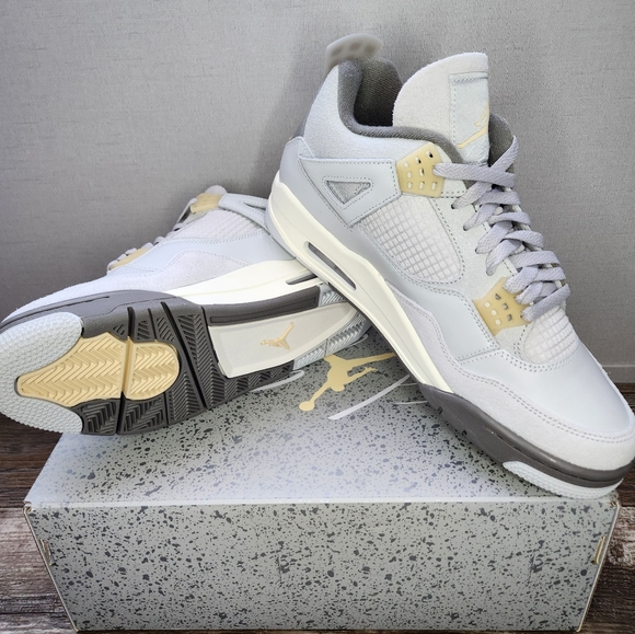 Nike Air Jordan 4 Retro SE Craft Photon Dust - Picture 5 of 9